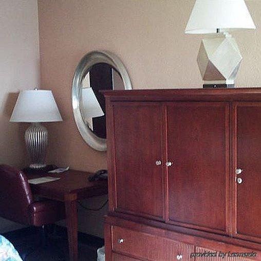 Sunlac Inn Lakota Quarto foto